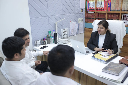 How the Best Civil Lawyers Handle Property and Contract Disputes